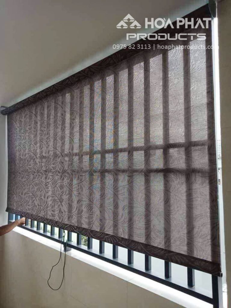 Bạt cuốn 5 lớp cao cấp Hoà Phát lắp đặt cho ban công chung cư