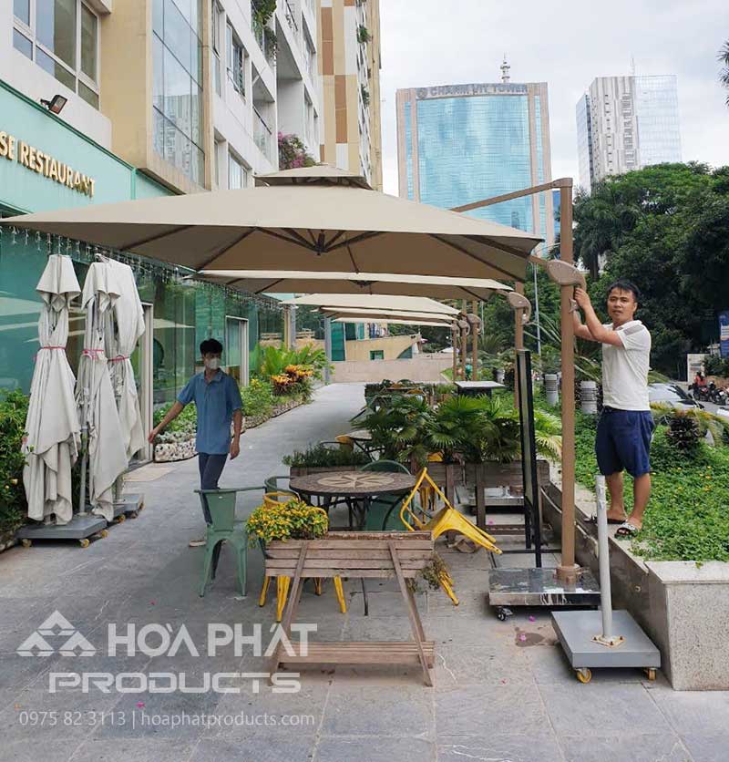 ô dù lệch tâm vuông xoay 360 độ màu trắng kem